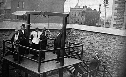 http://www.thestar.com/content/dam/thestar/news/insight/2007/05/20/the_agony_of_the_executioner/execution_of_stanislaus_lacroix_hull_que_march_211902.jpeg